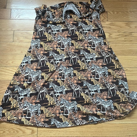 LulaRoe Jessie - Picture 4 of 4